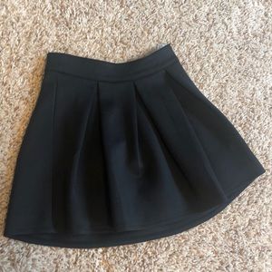 super cute black skirt !